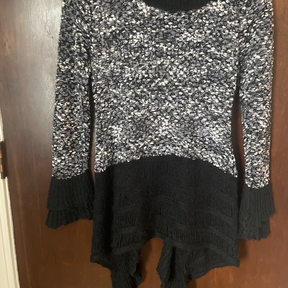 Sweater - Picture 4 of 4